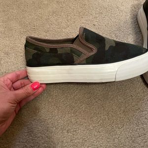 6.5 Platform Camo Slide Tennis Shoes